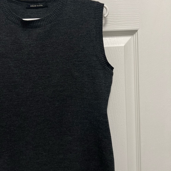 Charcoal grey sleeveless knit sweater - Picture 3 of 4